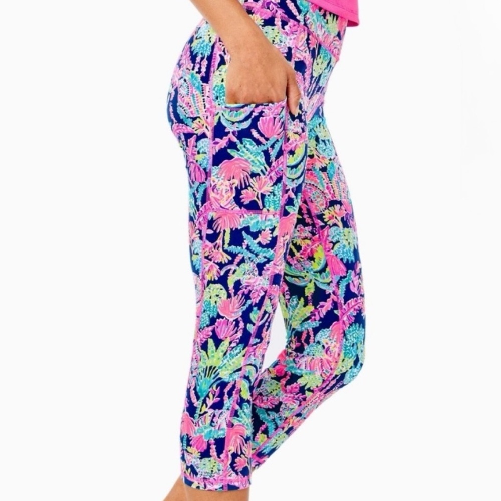 Lilly Pulitzer Luxletic Weekender High Rise Cropped pants in Oyster Bay Navy